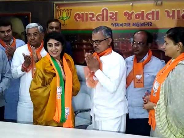 jadeja-wife-Rewaba-jadeja-joins-BJP