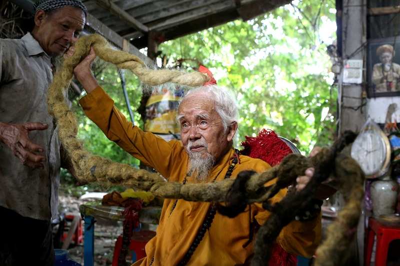 Vietnamese Man Nguyen Van Chein with 5-metre long hair goes 80 years without a trim!