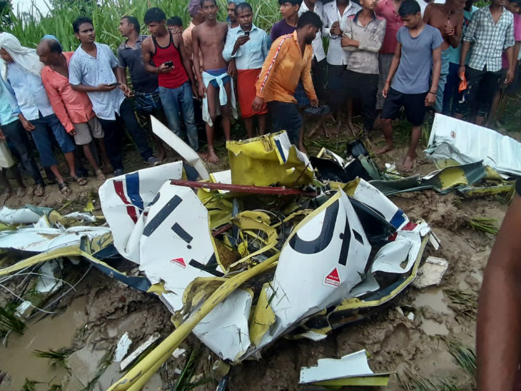pilot dead in helicopter crashed at azamgarh