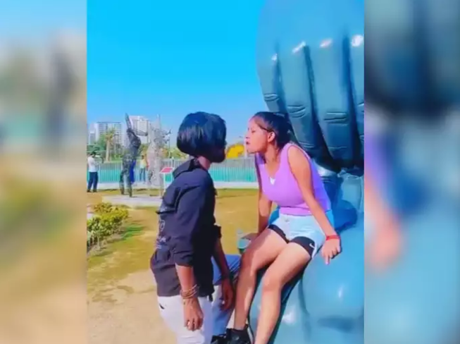 In a viral video a couple is found doing disgusting act in Noida park, video will blow your mind